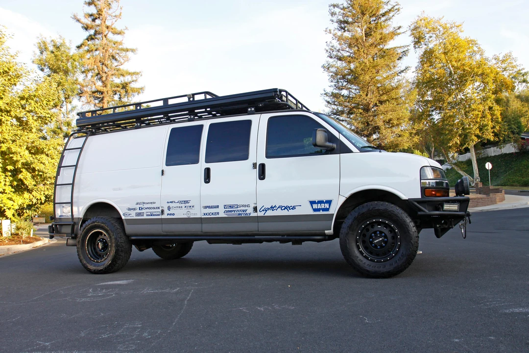 2016 Chevrolet Express - Image 18 of 31