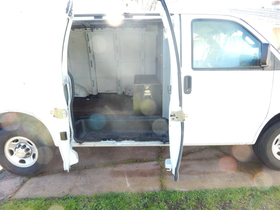 2016 Chevrolet Express - Image 5 of 7