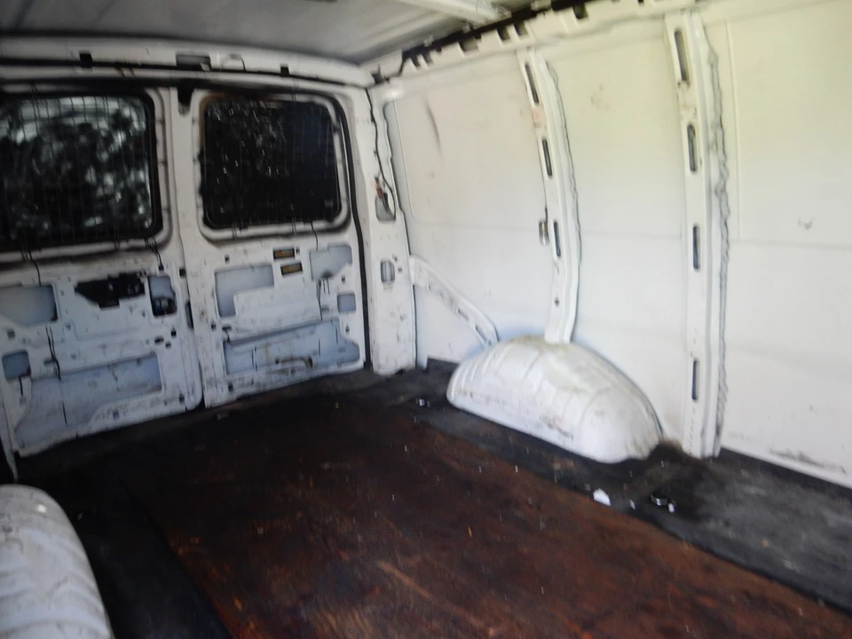 2016 Chevrolet Express - Image 6 of 7