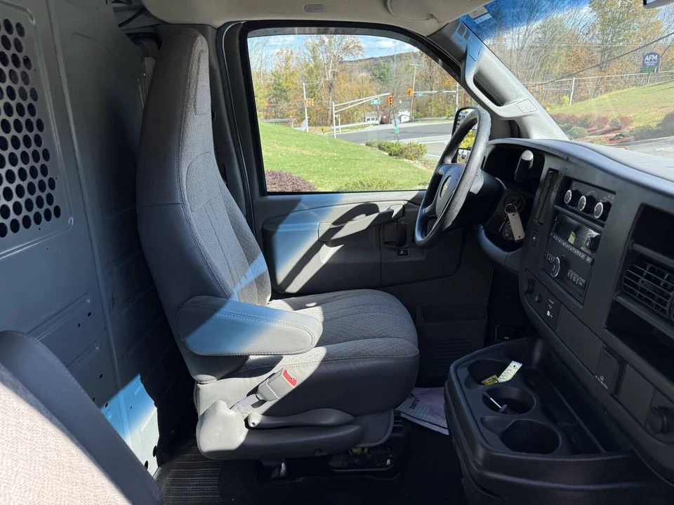 2016 Chevrolet Express - Image 11 of 12