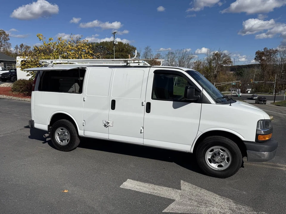 2016 Chevrolet Express - Image 10 of 12