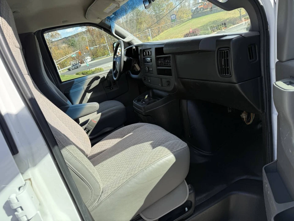 2016 Chevrolet Express - Image 9 of 12