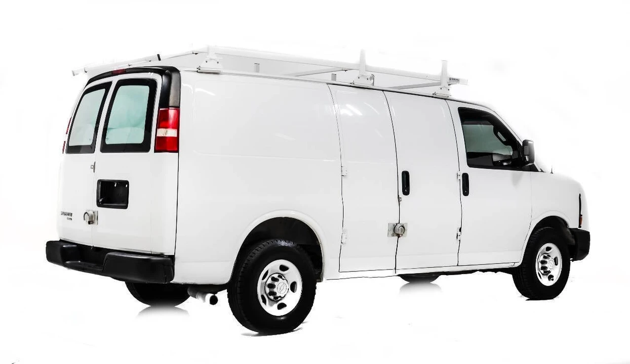 2016 Chevrolet Express - Image 5 of 12
