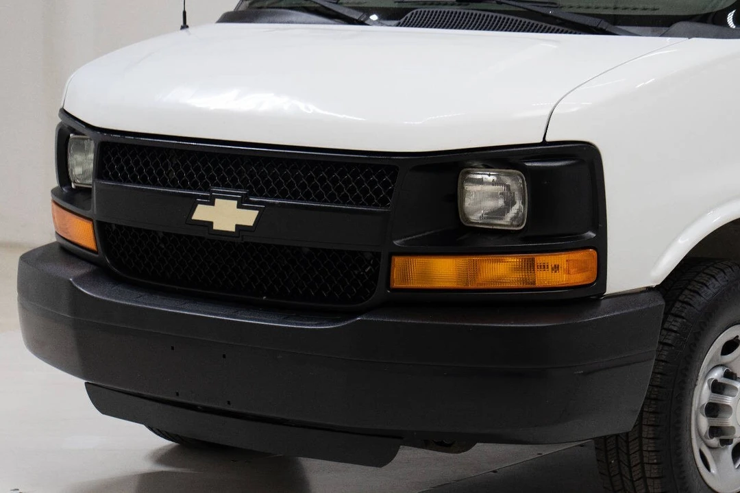 2016 Chevrolet Express - Image 10 of 12