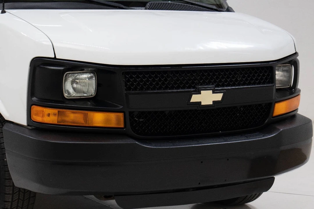 2016 Chevrolet Express - Image 9 of 12