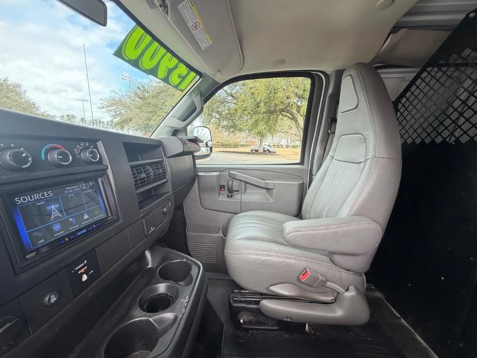 2016 Chevrolet Express - Image 17 of 21