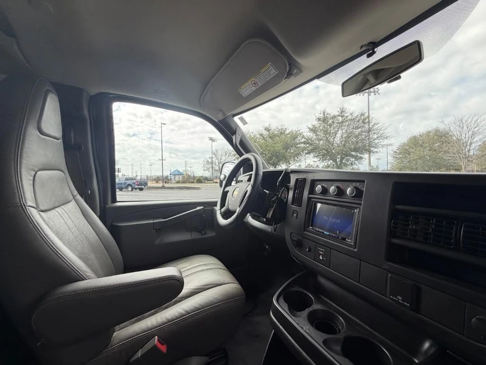 2016 Chevrolet Express - Image 13 of 21