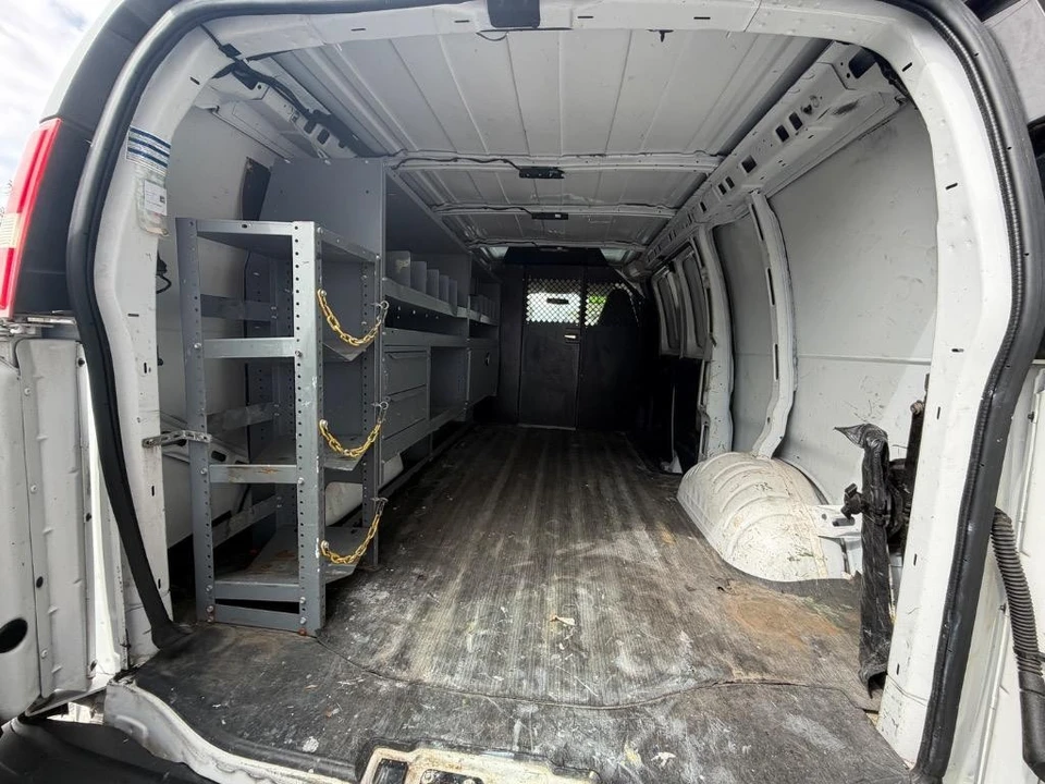 2016 Chevrolet Express - Image 20 of 21