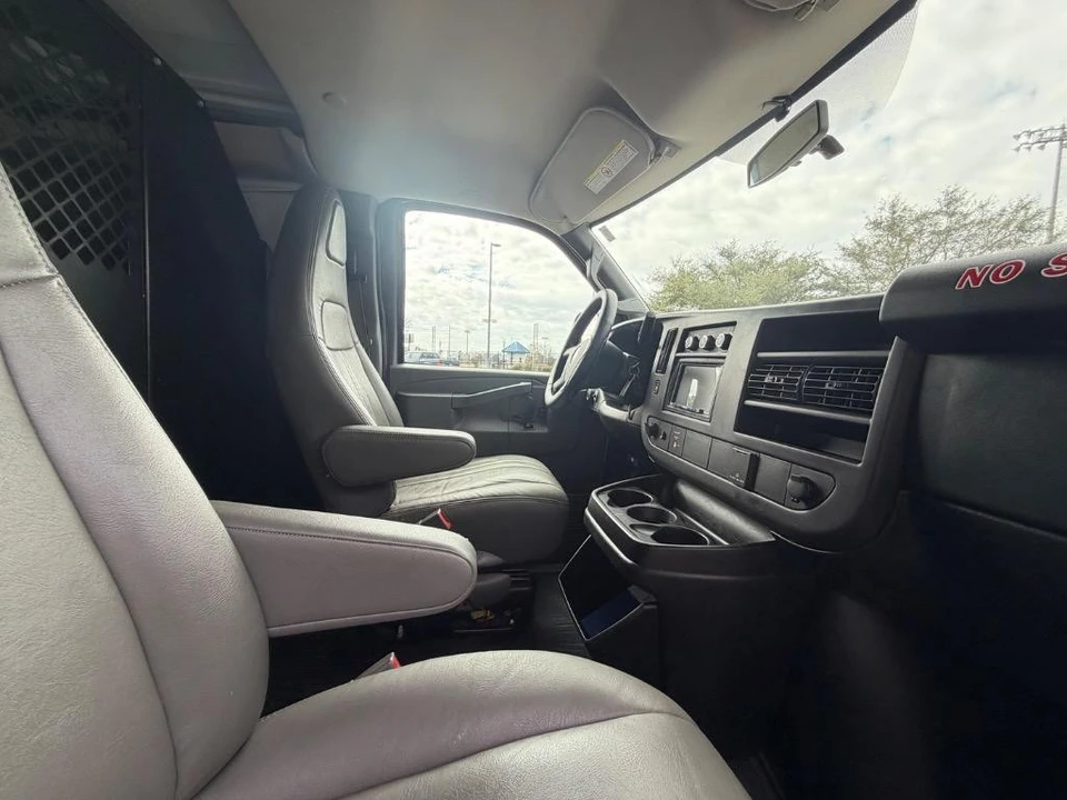 2016 Chevrolet Express - Image 11 of 21