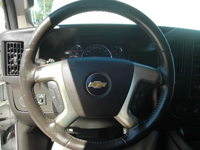 2016 Chevrolet Express - Image 17 of 21