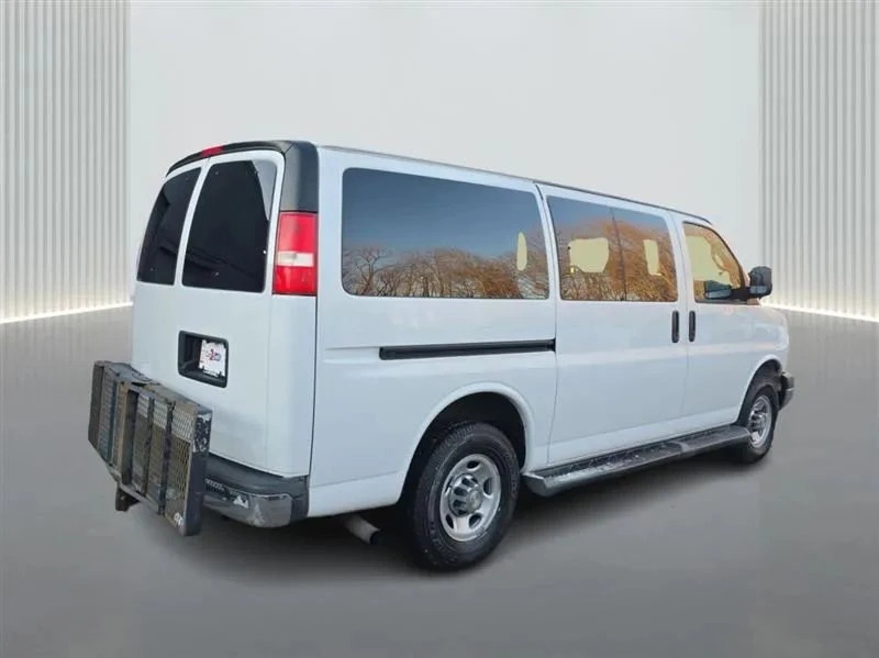 2016 Chevrolet Express - Image 5 of 12