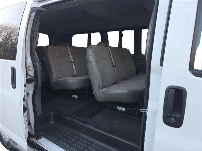 2016 Chevrolet Express - Image 10 of 12
