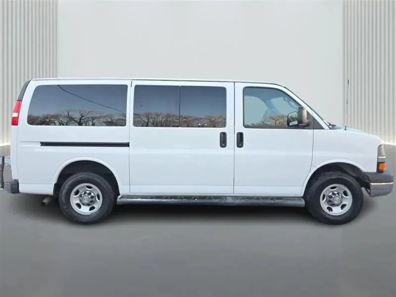 2016 Chevrolet Express - Image 6 of 12