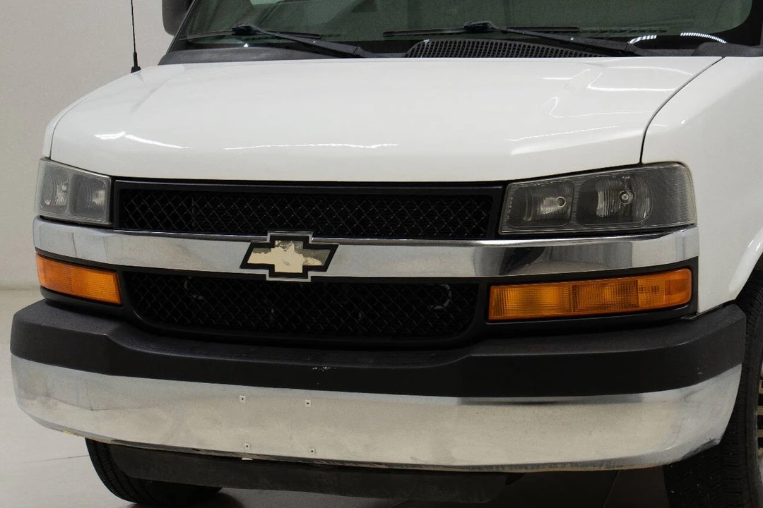 2016 Chevrolet Express - Image 9 of 12