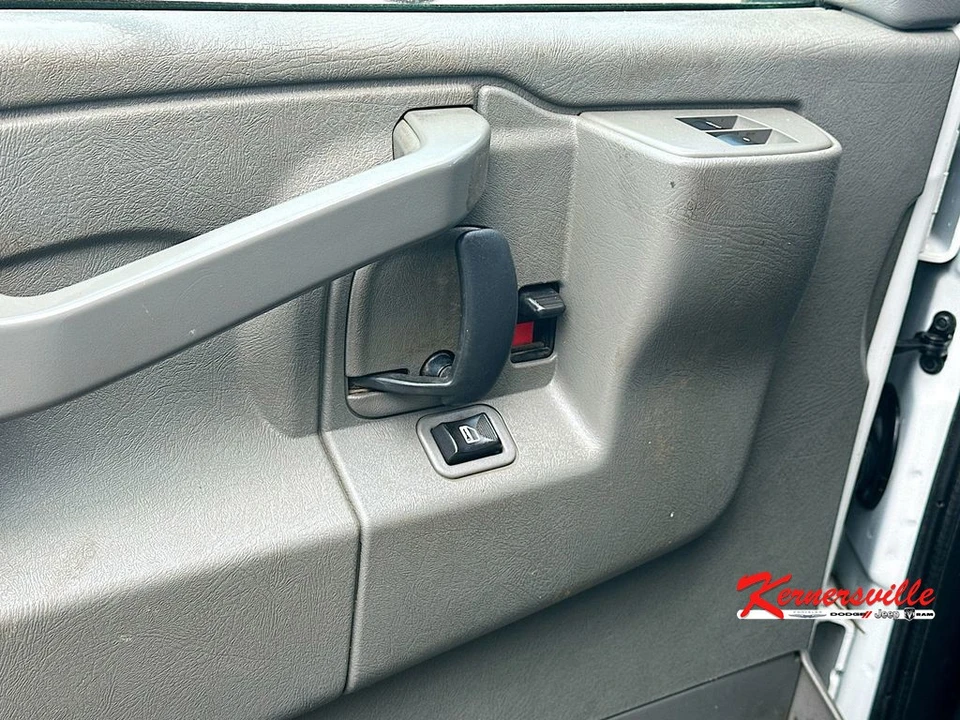 2016 Chevrolet Express - Image 18 of 21