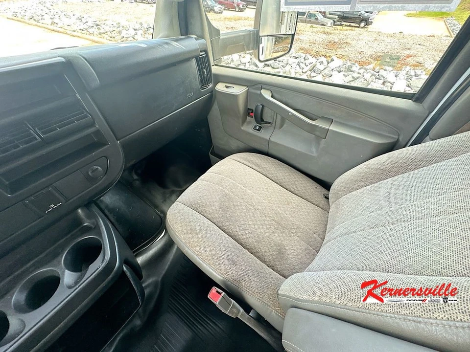 2016 Chevrolet Express - Image 10 of 21