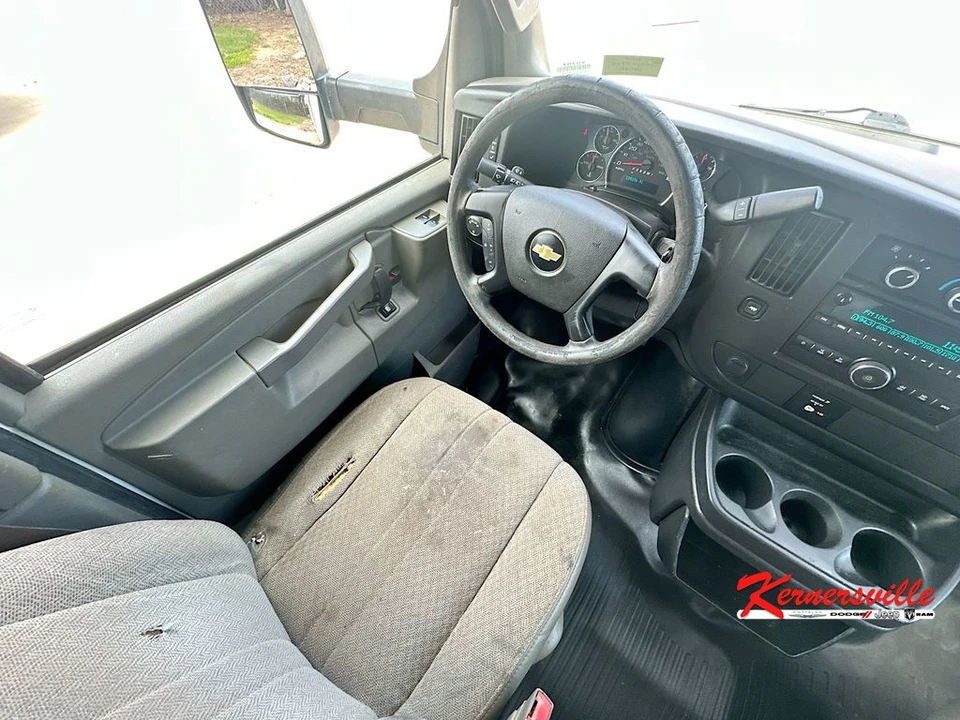 2016 Chevrolet Express - Image 8 of 21