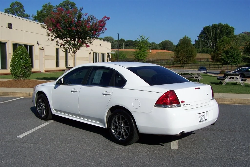2016 Chevrolet Impala 9th Gen - Image 2 of 31