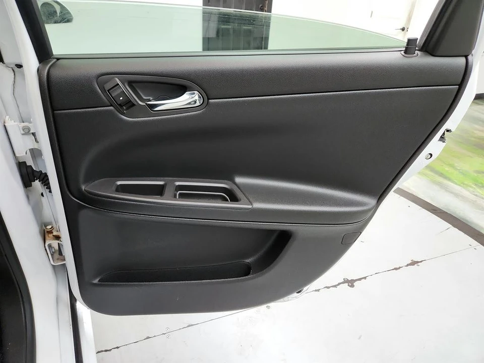 2016 Chevrolet Impala 9th Gen - Image 25 of 31