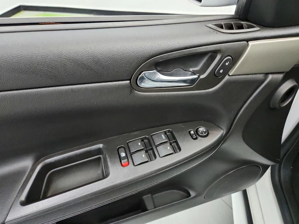 2016 Chevrolet Impala 9th Gen - Image 18 of 31