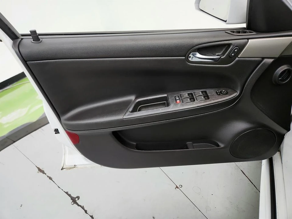 2016 Chevrolet Impala 9th Gen - Image 19 of 31