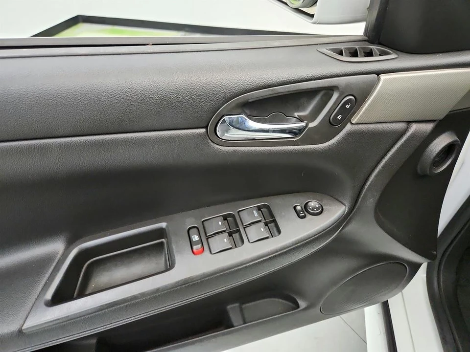 2016 Chevrolet Impala 9th Gen - Image 18 of 31