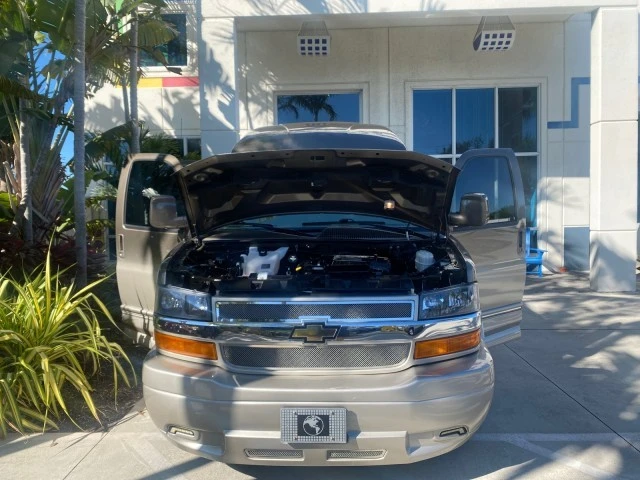 2016 Chevrolet Express - Image 18 of 21