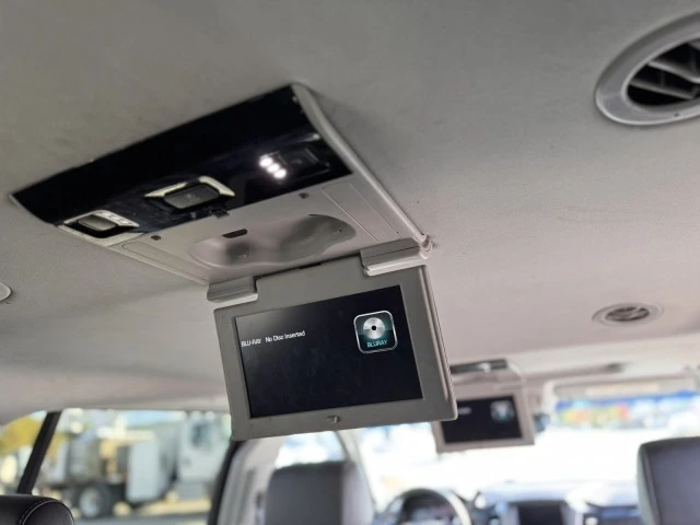 2016 Chevrolet Suburban 11th Gen - Image 18 of 21