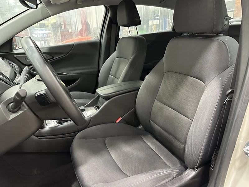 2016 Chevrolet Malibu - Image 10 of 12