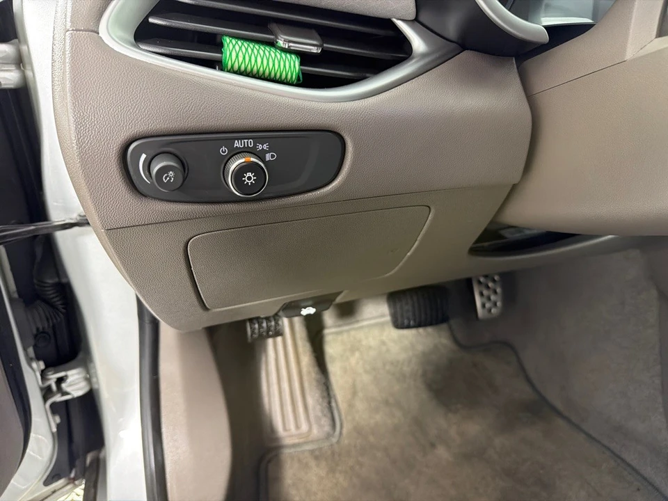 2016 Chevrolet Malibu - Image 14 of 21
