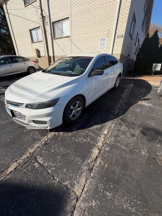 2016 Chevrolet Malibu - Image 2 of 4