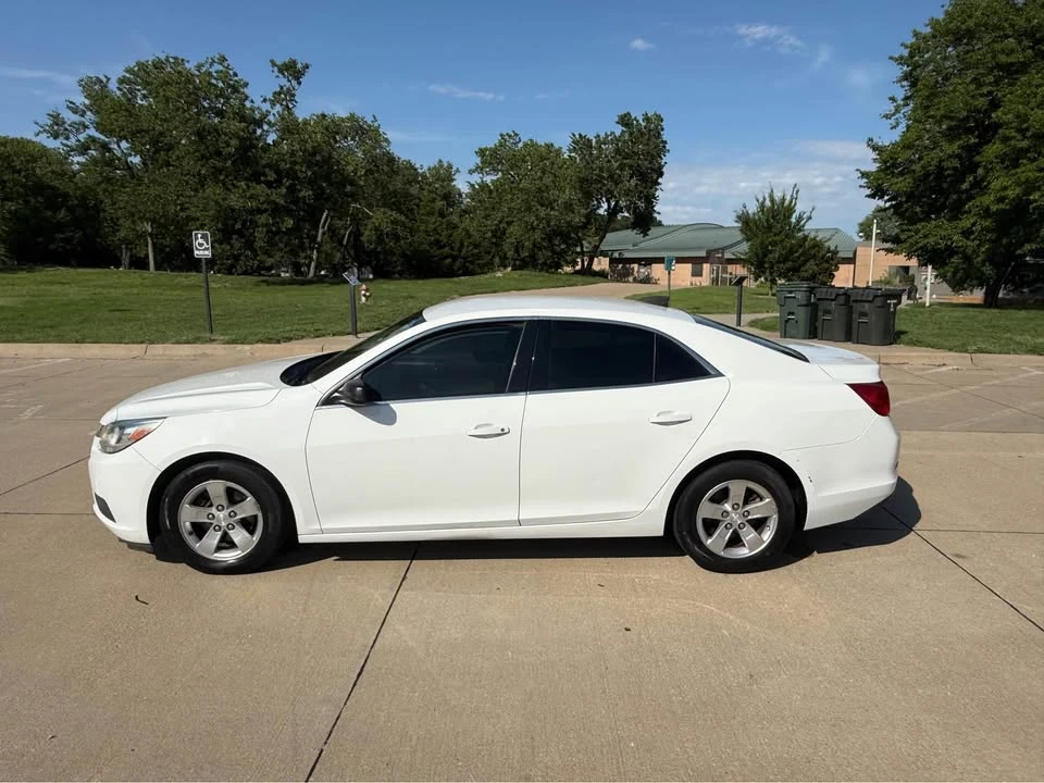 2016 Chevrolet Malibu - Image 2 of 17