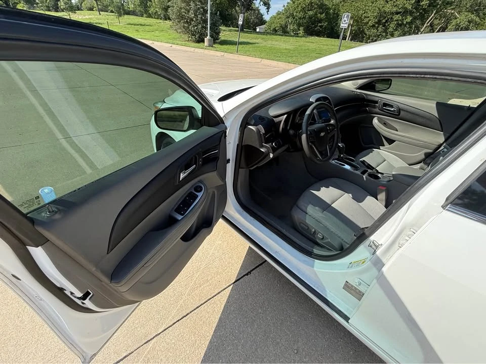 2016 Chevrolet Malibu - Image 9 of 17