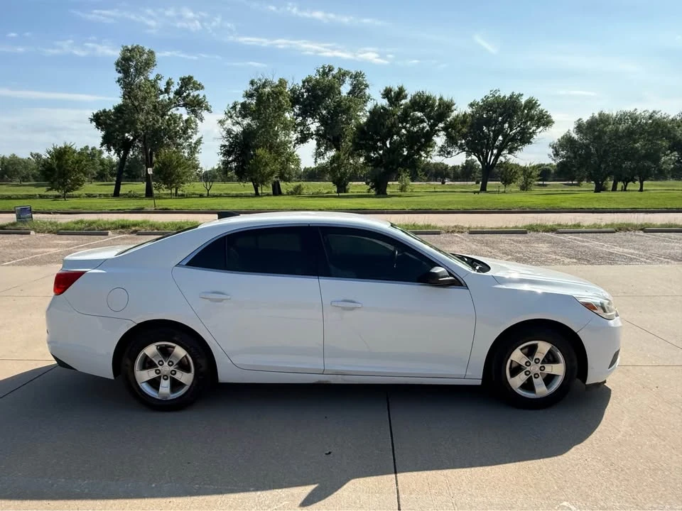 2016 Chevrolet Malibu - Image 6 of 17