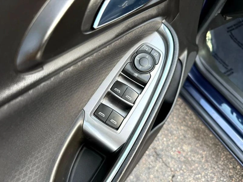 2016 Chevrolet Malibu - Image 11 of 12
