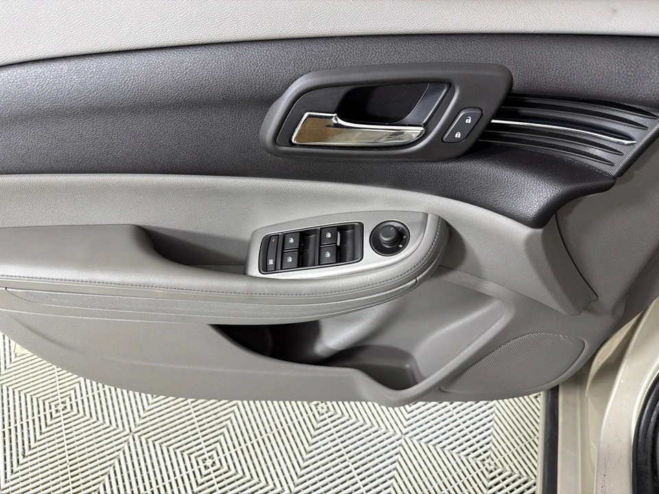 2016 Chevrolet Malibu - Image 10 of 21