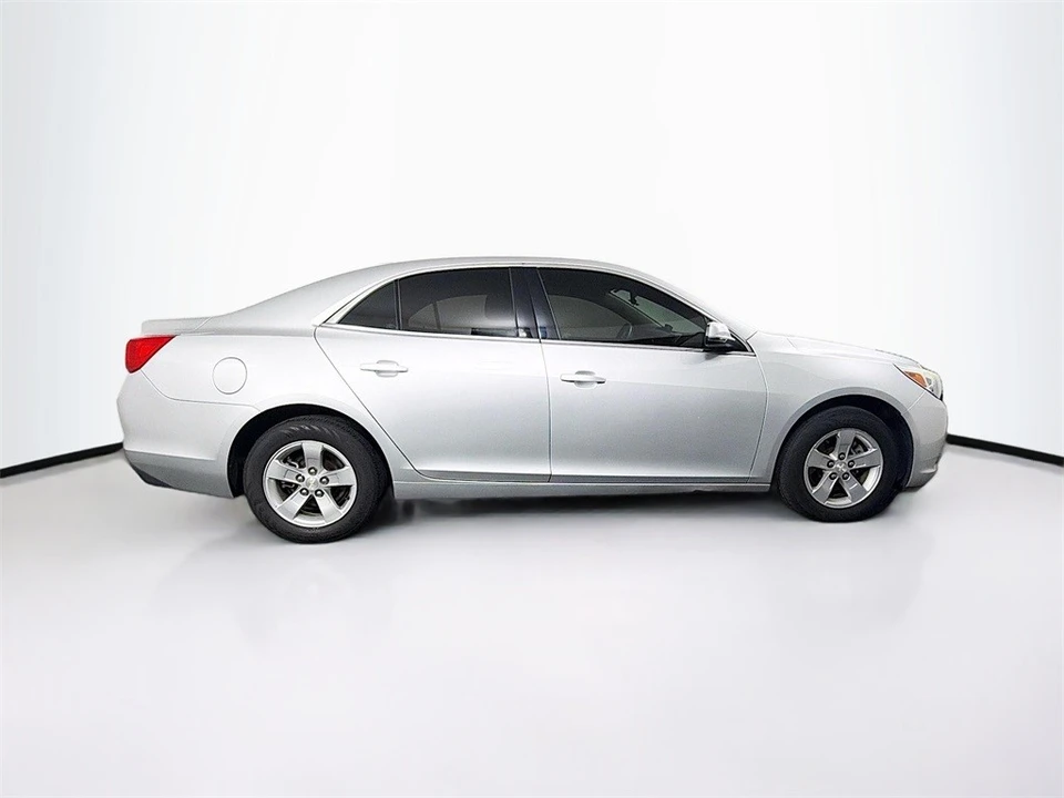 2016 Chevrolet Malibu - Image 8 of 12