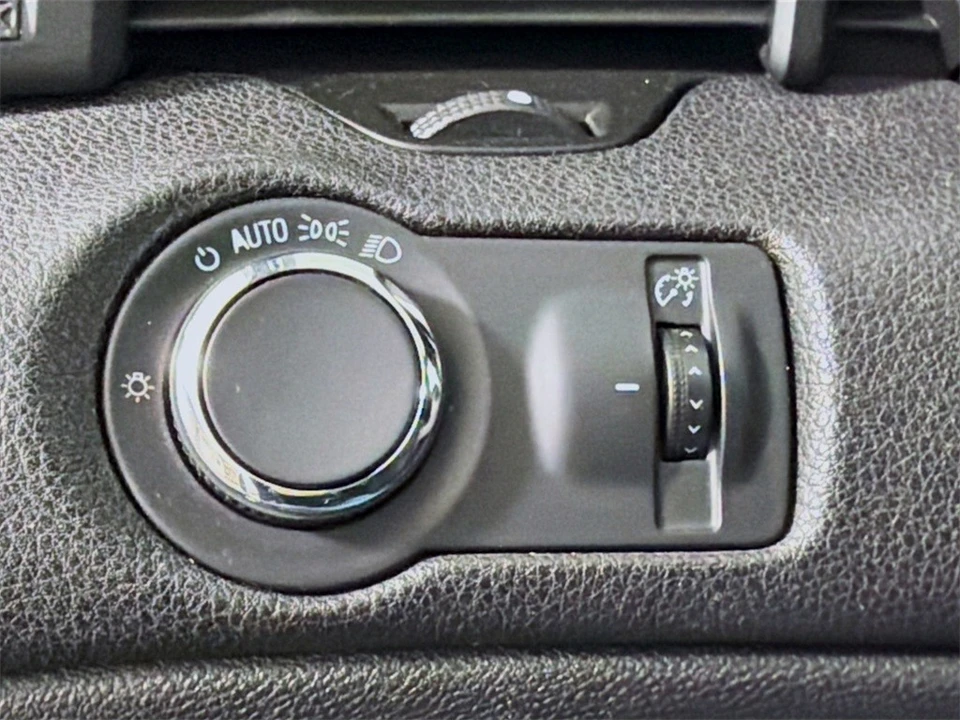 2016 Chevrolet Malibu - Image 11 of 12