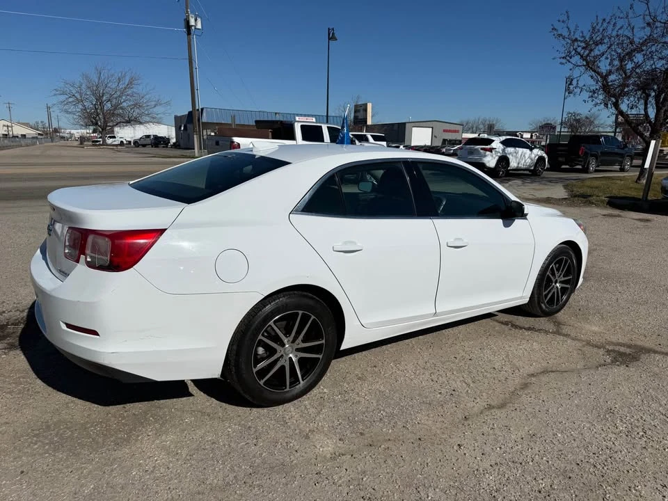 2016 Chevrolet Malibu - Image 4 of 9