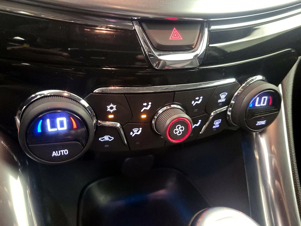 2016 Chevrolet SS - Image 17 of 25