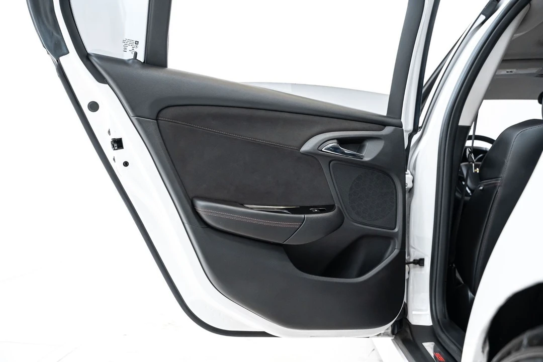 2016 Chevrolet SS - Image 20 of 31
