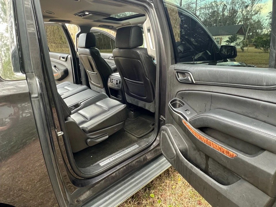 2016 Chevrolet Suburban 11th Gen - Image 11 of 17