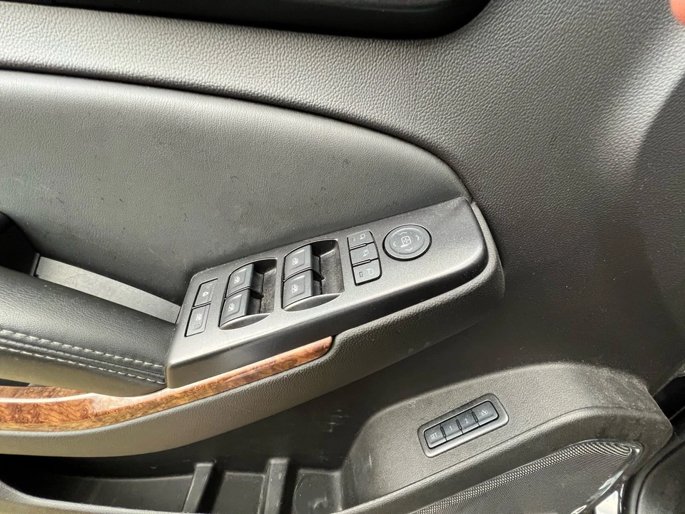 2016 Chevrolet Suburban 11th Gen - Image 17 of 17