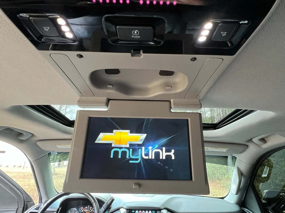 2016 Chevrolet Suburban 11th Gen - Image 15 of 17