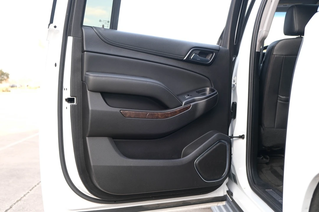 2016 Chevrolet Suburban 11th Gen - Image 20 of 21