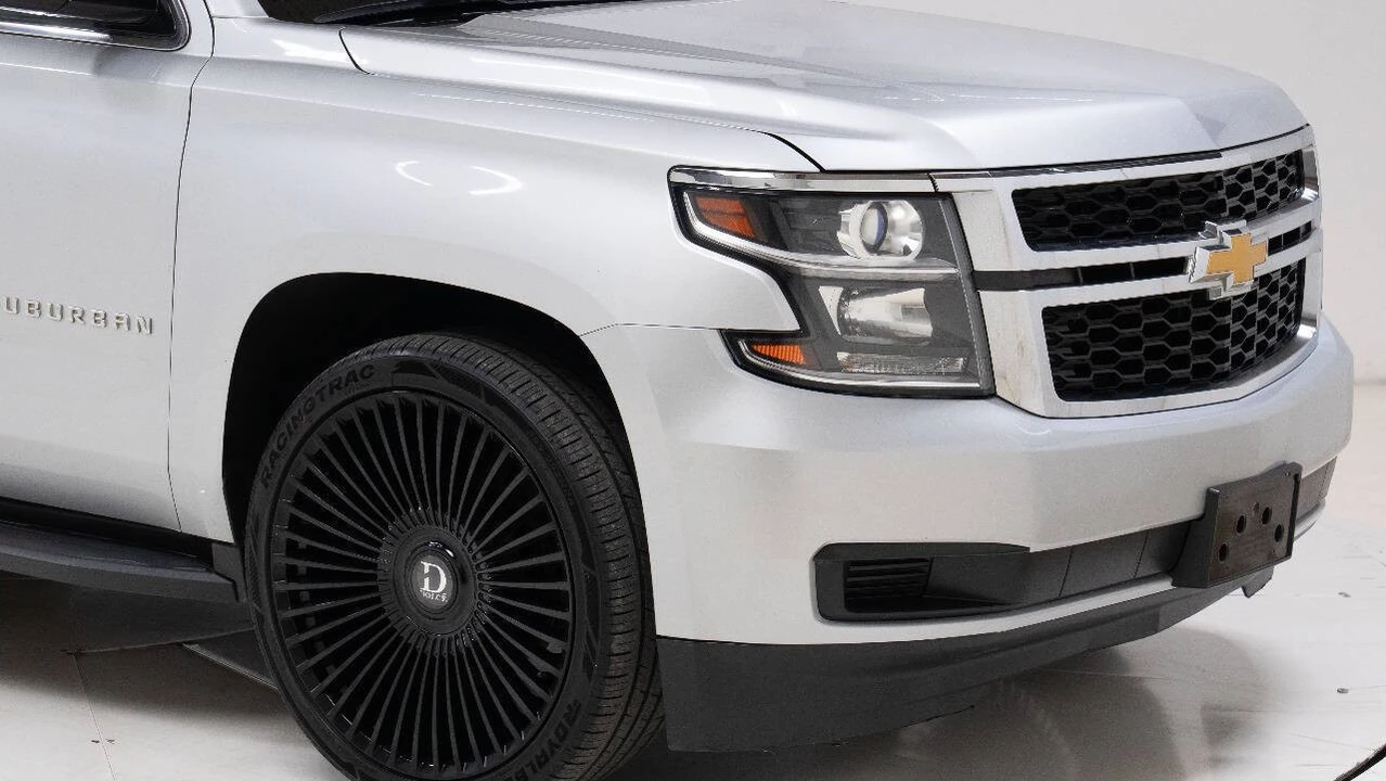2016 Chevrolet Suburban 12th Gen - Image 10 of 12