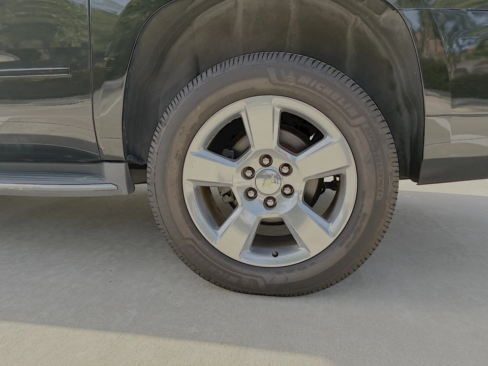 2016 Chevrolet Suburban 11th Gen - Image 21 of 31