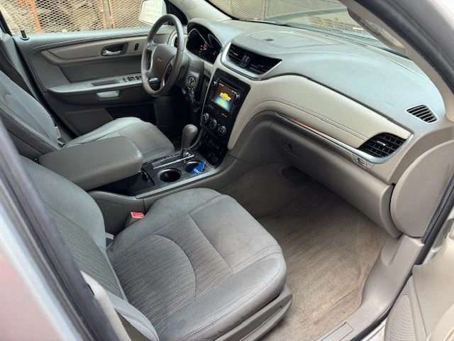 2016 Chevrolet Traverse - Image 9 of 13