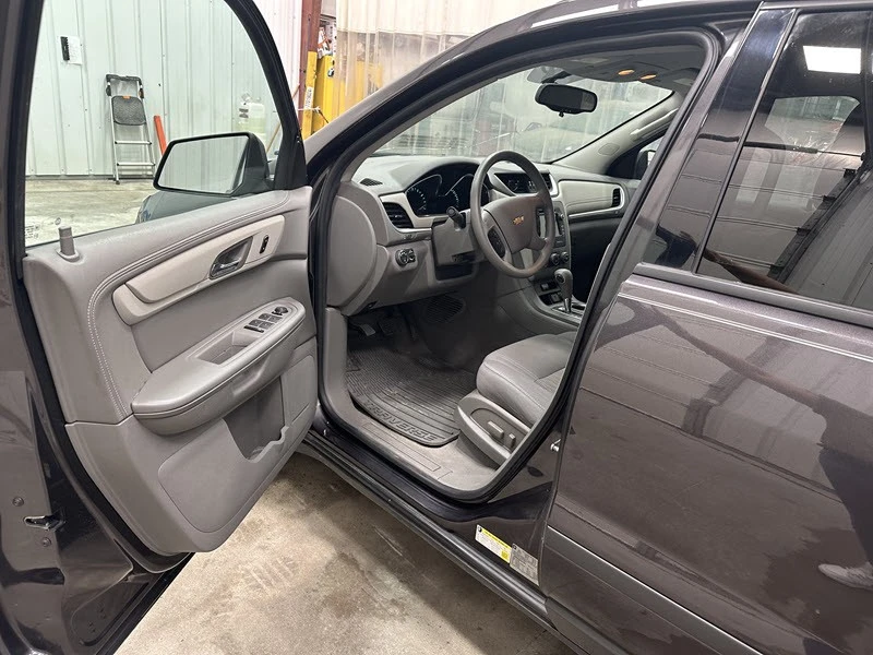 2016 Chevrolet Traverse - Image 8 of 21
