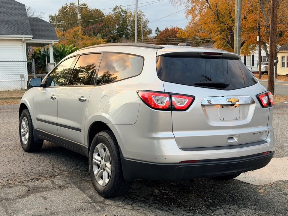 2016 Chevrolet Traverse - Image 9 of 18